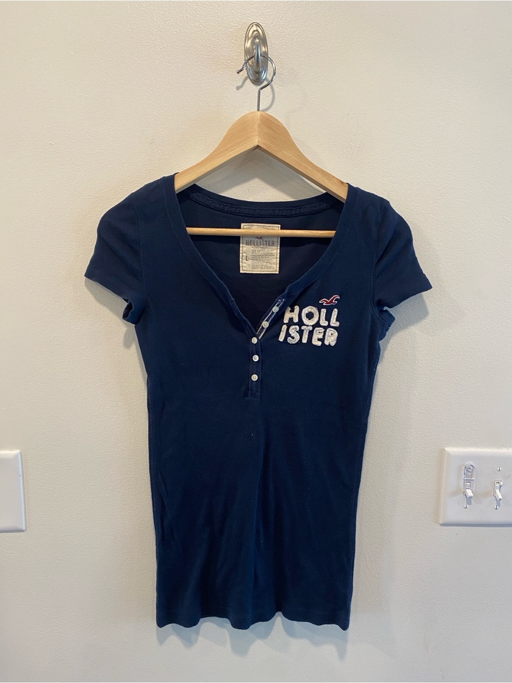 Hollister Womens vintage Y2K henley top Size Large stretch slim spell out